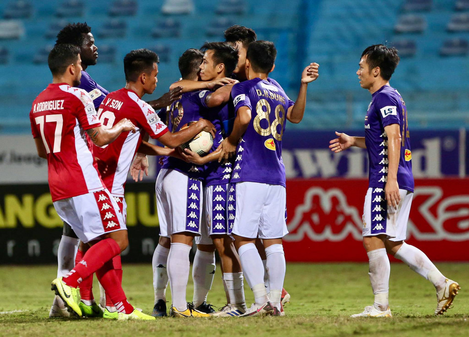 Và tiền đạo Văn Quyết không bỏ lỡ cơ hội để mở tỷ số trận đấu. (Ảnh: Huệ Thu/Vietnam+)