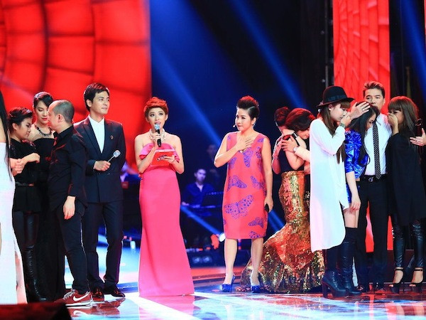 Giờ phút chia tay cảm động của thí sinh từ bốn đội. (Ảnh: BTC)