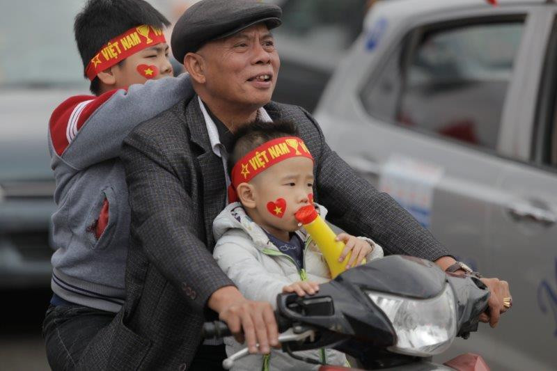 Hàng nghìn người hâm mộ đổ về sân vận động Mỹ Đình để cổ vũ đội tuyển U23 Việt Nam. (Ảnh: Minh Chiến/Vietnam+)