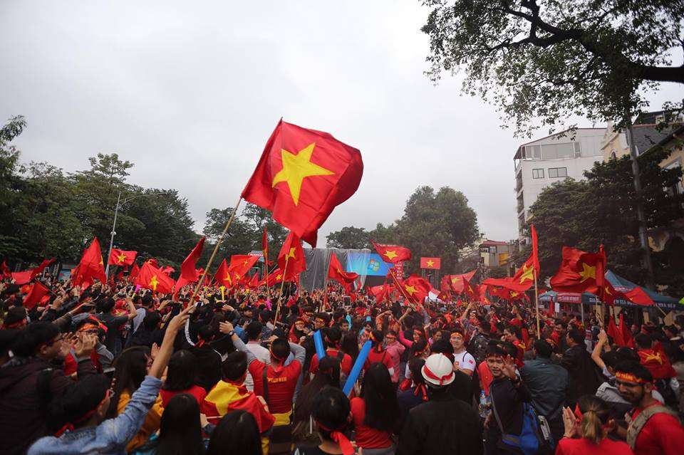 Khu vực tượng Đài cảm tử đang nóng dần lên khi dần đến giờ thi đấu. (Ảnh: Minh Sơn/Vietnam+)