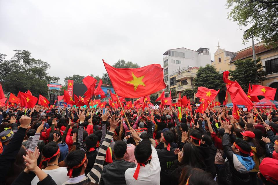 Khu vực tượng Đài cảm tử đang nóng dần lên khi dần đến giờ thi đấu. (Ảnh: Minh Sơn/Vietnam+)