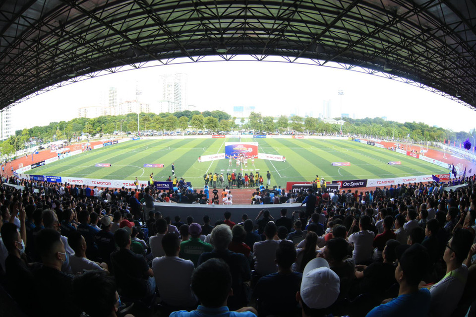 Ở tuổi thứ 8 và trong năm thứ hai thuộc hệ thống thi đấu Giải bóng đá vô địch 7 người toàn quốc (VPL), HPL-S8 thu hút rất đông cổ động viên tới sân theo dõi ngay từ ngày khai mạc. (Ảnh: PV/Vietnam+)