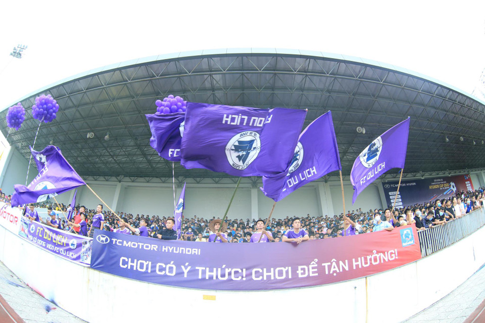 Giải đấu này được đông đảo người hâm mộ bóng đá phong trào gọi bằng tên thân thuộc 'Ngoại hạng phủ HPL.' (Ảnh: PV/Vietnam+)