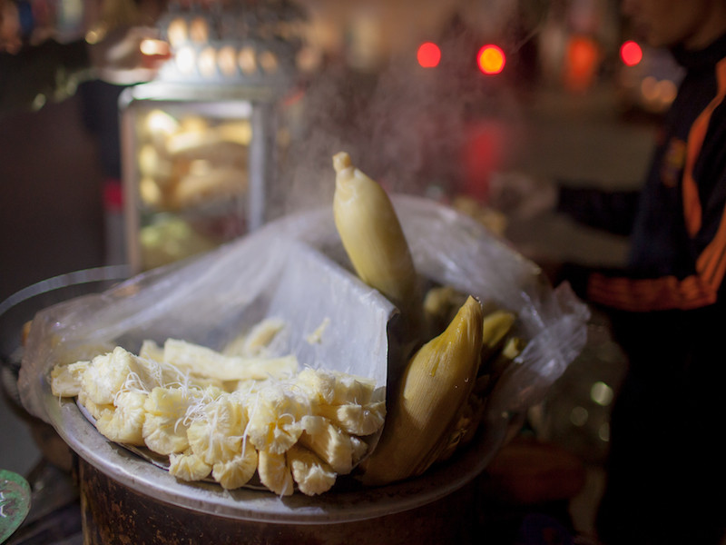 Những hình ảnh quen thuộc của mùa Đông Hà Nội. (Ảnh: Minh Đức/Vietnam+)