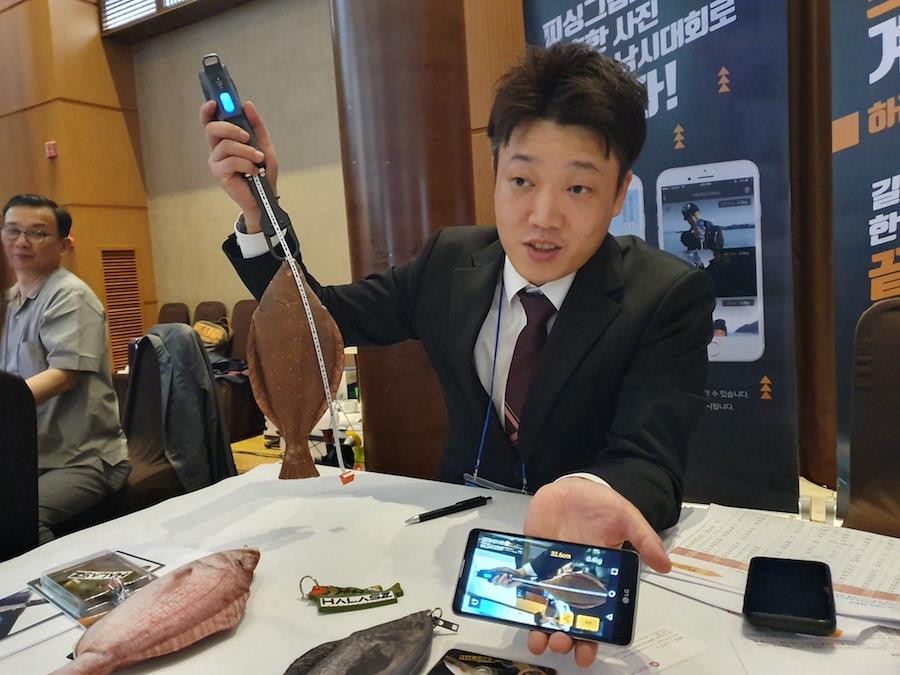 Trong khuôn khổ chương trình triển lãm tại MIK, rất nhiều sản phẩm thú vị và độc đáo được các công ty Hàn Quốc mang ra trưng bày, giới thiệu. (Ảnh: Hồng Kiều/Vietnam+)