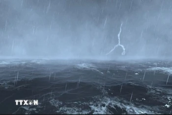 Dự báo gió mạnh và mưa giông trên biển. (Ảnh: TTXVN phát)