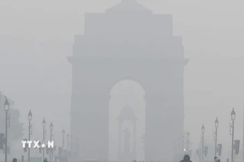 Không khí ô nhiễm nghiêm trọng tại New Delhi, Ấn Độ ngày 17/12/2025. (Ảnh: ANI/TTXVN) 