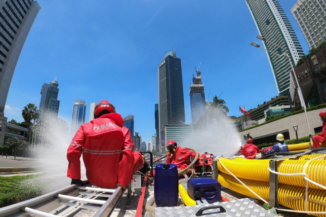 Thêm nhiều quan chức cấp cao Indonesia dương tính với virus SARS-CoV-2 ảnh 1