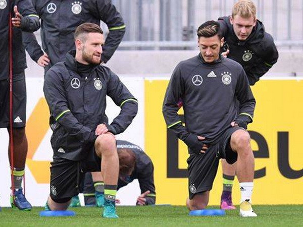 Tuyển Đức: Khi Joachim Low phải gánh vác cả vấn đề của Bayern ảnh 3