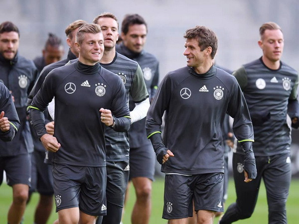 Tuyển Đức: Khi Joachim Low phải gánh vác cả vấn đề của Bayern ảnh 1