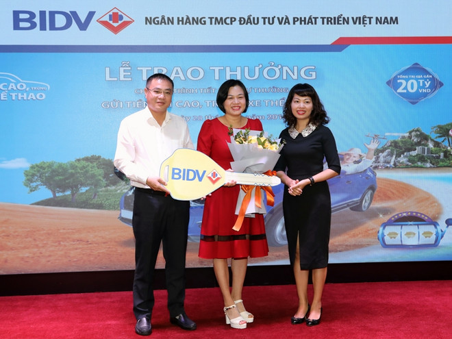 Một ''thượng đế'' của BIDV được trao thưởng xe hơi thể thao ảnh 1