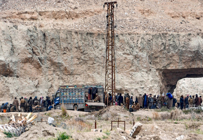 Nhiều thân nhân của các tay súng IS đang lánh nạn tại Đông Bắc Syria ảnh 1