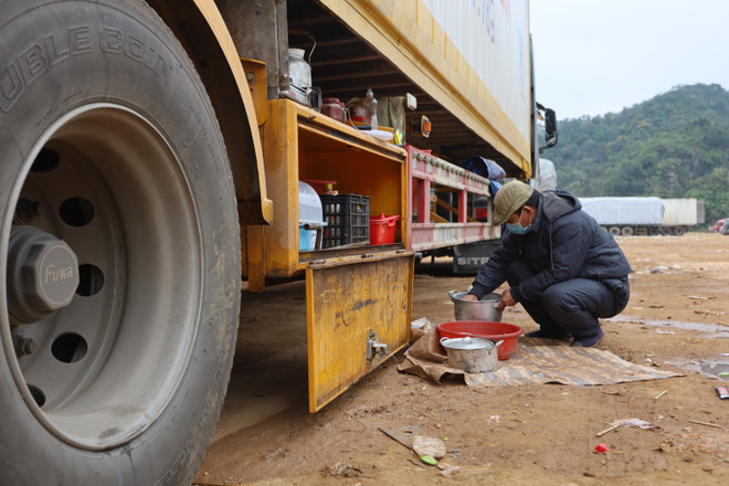 Hàng nghìn xe nông sản tại cửa khẩu Tân Thanh quay đầu chờ 'giải cứu' ảnh 2