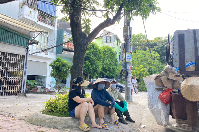 Hà Nội: Người dân xóm trọ nghèo vật lộn với thời tiết nắng nóng ảnh 1