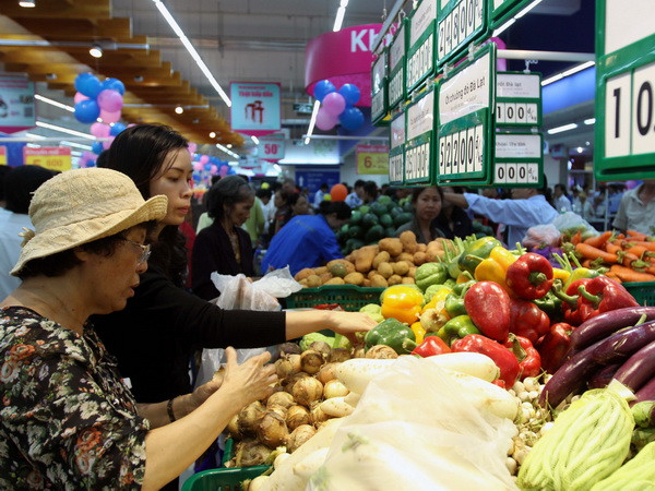 Các ngành dịch vụ tăng trưởng khá, có đóng góp cao vào GDP. (Ảnh: PV/Vietnam+) Ngân hàng Thế giới: Việt Nam cần giám sát chặt chẽ khu vực tài chính ảnh 4