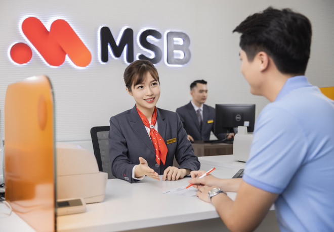 Giao dịch tại Ngân hàng MSB. (Ảnh: PV/Vietnam+) MSB giảm tiếp 1% lãi suất vay lần thứ 2 với khách hàng hiện hữu ảnh 1