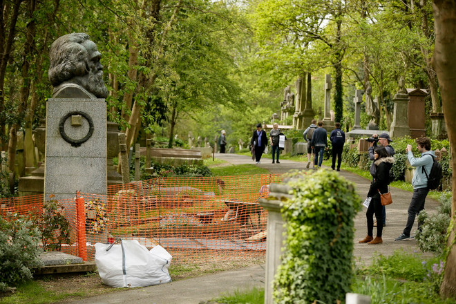 Thăm mộ Karl Marx tại nghĩa trang Highgate ở thủ đô nước Anh ảnh 2