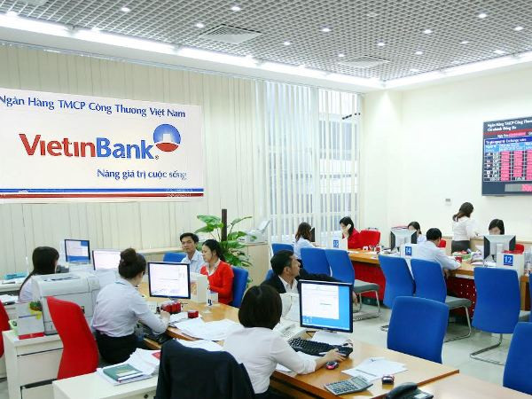 Giao dịch tại VietinBank. (Nguồn: VietinBank) VietinBank vượt trội về công nghệ và dịch vụ ngân hàng hiện đại ảnh 2