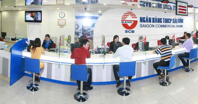 Giao dịch tại SCB. (Ảnh: CTV/Vietnam+) Hiệp hội Ngân hàng: Người dân cần cẩn trọng với tin đồn thất thiệt ảnh 1