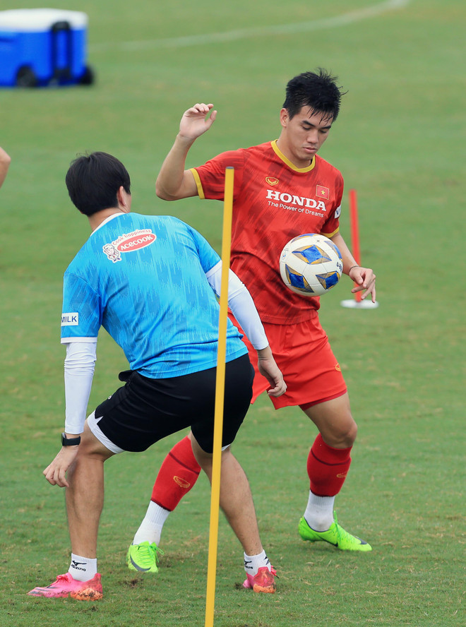 Đội tuyển Việt Nam gấp rút tìm phương án thay thế Văn Hậu, Minh Vương ảnh 4