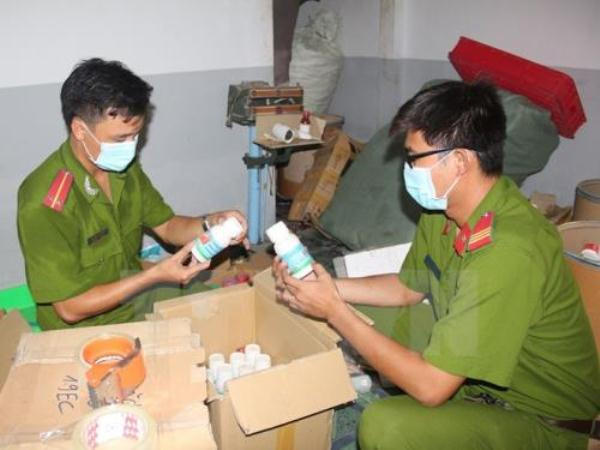 Kết án 3-5 năm tù các đối tượng sản xuất thuốc bảo vệ thực vật giả ảnh 1