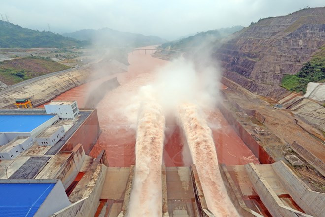 Mở cửa xả lũ 3 hồ thủy điện Sơn La, Hòa Bình, Tuyên Quang ảnh 1