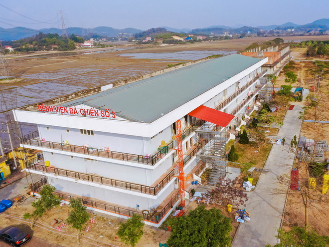 Bệnh viện dã chiến số 3 tại tỉnh Hải Dương. (Ảnh: PV/Vietnam+) Ecopark dừng quảng cáo và sự kiện Tết để giúp đỡ Hải Dương chống dịch ảnh 1