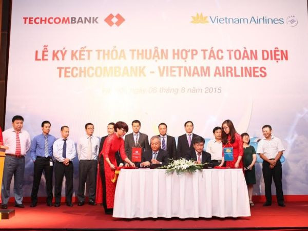 Techcombank và Vietnam Airlines ký thỏa thuận hợp tác toàn diện ảnh 1