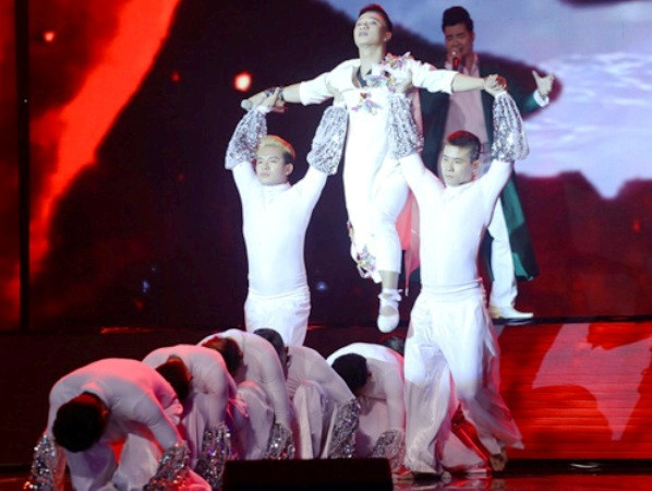 "Ghế nóng" lại dậy sóng bởi màn tranh cãi của Tùng Dương-Hương Hồ ảnh 2