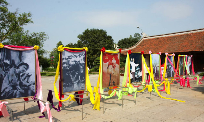 Nghệ An: Lễ rước ảnh Bác Hồ trong Lễ hội Làng Sen 2015 ảnh 1