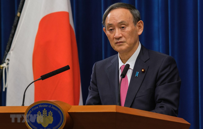 Thủ tướng Nhật Bản Suga Yoshihide phát biểu trong cuộc họp báo tại thủ đô Tokyo. (Ảnh: AFP/TTXVN) Thủ tướng Nhật Bản chỉ định quan chức phụ trách chiến dịch tiêm vắcxin ảnh 1