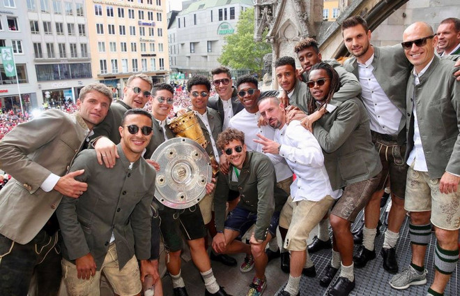 Lễ mừng công mùa giải 2018/19. (Nguồn: FcB.com) Những điều thú vị về bộ ảnh với trang phục lederhosen của FC Bayern ảnh 21