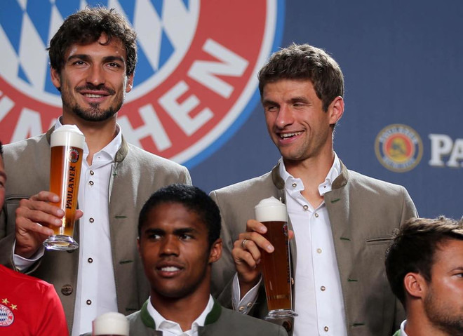 Oktoberfest 2016. (Nguồn: FcB.com) Những điều thú vị về bộ ảnh với trang phục lederhosen của FC Bayern ảnh 20