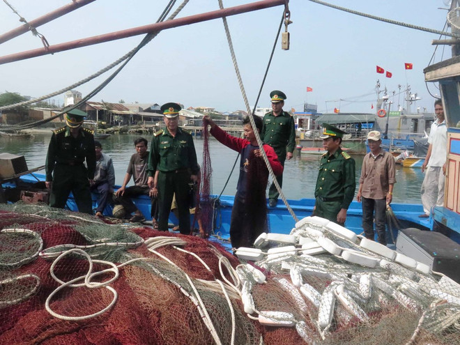 Hội nghề cá cực lực phản đối Hải cảnh Trung Quốc phá hoại tàu ngư dân ảnh 1