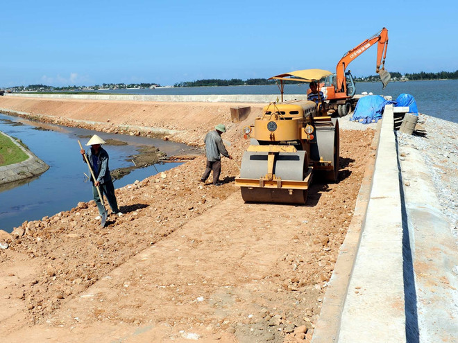 Xây dựng đê kiểu mẫu để đối phó với thiên tai cực đoan ảnh 1