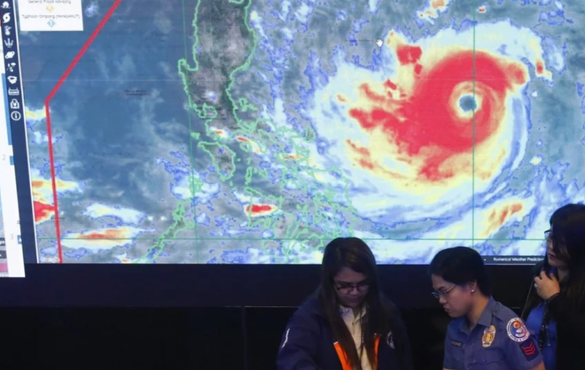 Hong Kong đối phó với siêu bão Mangkhut, mạnh nhất 72 năm qua ảnh 1