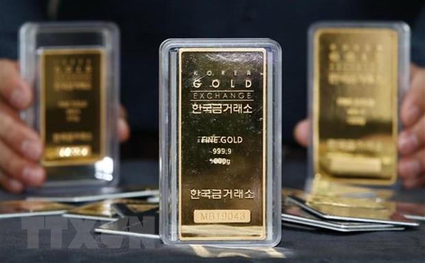Vàng miếng được trưng bày tại một sàn giao dịch ở Seoul, Hàn Quốc. (Ảnh: Yonhap/TTXVN) Giá vàng tại thị trường châu Á giảm hơn 1% phiên cuối tuần ảnh 1