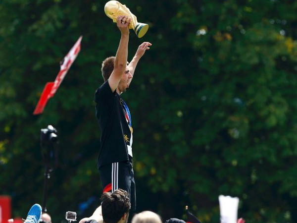 Lahm đã chính thức chia tay sự nghiệp cầu thủ quốc tế sau khi giành chức World Cup lần thứ 4 cùng đội tuyển Đức (Nguồn: DFB) Philipp Lahm chia tay đội tuyển: Chúng tôi sẽ rất nhớ anh ảnh 9