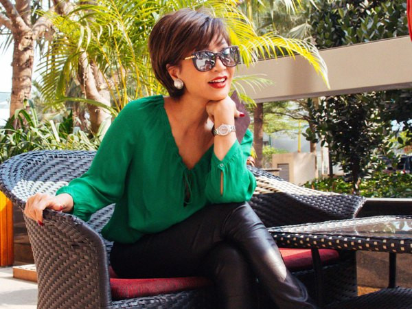 Diva Khánh Hà khoe vẻ đẹp không tuổi trên phố phường Hà Nội ảnh 2