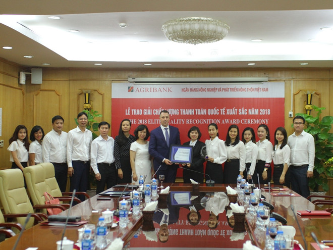 Agribank nhận giải chất lượng thanh toán xuất sắc từ J.P.Morgan ảnh 1
