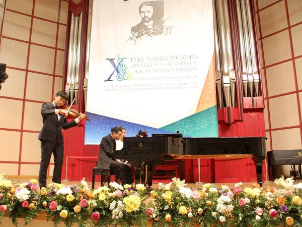 Trần Lê Quang Tiến biểu diễn trên sân khấu. (Ảnh: BTC) Tài năng violin Trần Lê Quang Tiến đứng Top 8 tại cuộc thi Tchaikovsky ảnh 3
