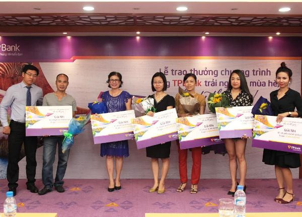 TPBank trao thưởng khách hàng may mắn trúng du lịch nước ngoài ảnh 1