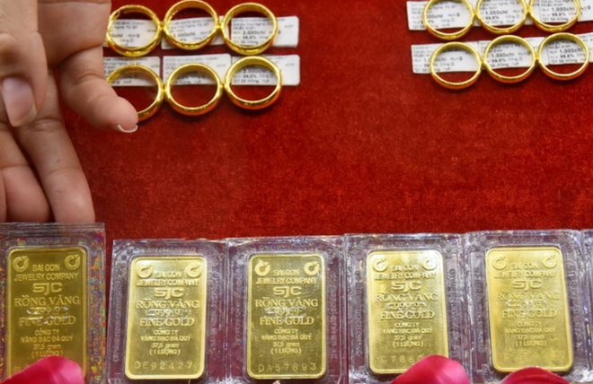 Vàng là một trong những hàng hóa được nhiều người dân quan tâm. (Ảnh: Vietnam+) Screenshot 2023-12-05 073631.png