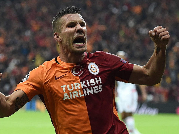 Poldolski lần đầu tiên ghi 5 bàn thắng trong một trận đấu ảnh 1