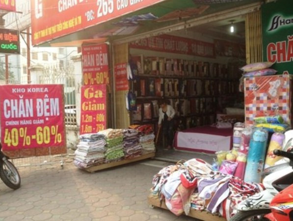Thị trường chăn ga gối đệm: Giảm giá 70% vẫn vắng bóng người mua ảnh 1