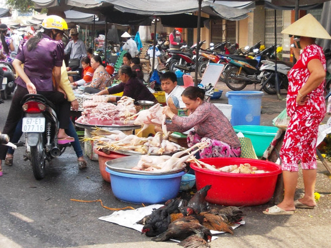 Giá thịt lợn hơi tăng nhẹ trong khi giá thịt gia cầm giảm sâu ảnh 1