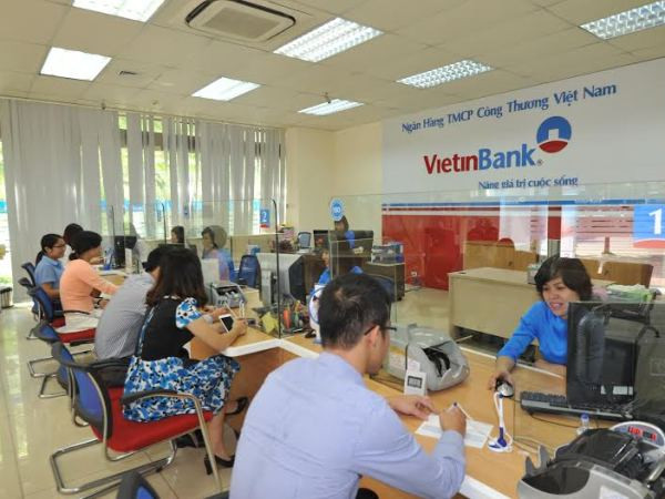 Giao dịch tại VietinBank. (Nguồn: VietinBank) VietinBank chi trả cổ tức năm 2017 bằng tiền mặt từ 5-7% ảnh 1