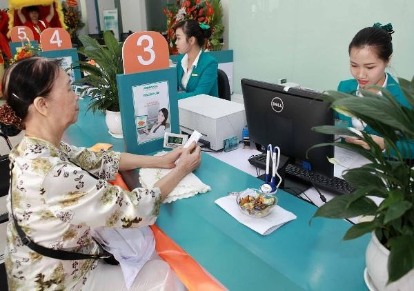 Giao dịch tại ABBANK. (Nguồn: ABBANK) Lợi nhuận trước thuế của ABBANK đạt 365 tỷ đồng trong qúy 1 ảnh 1