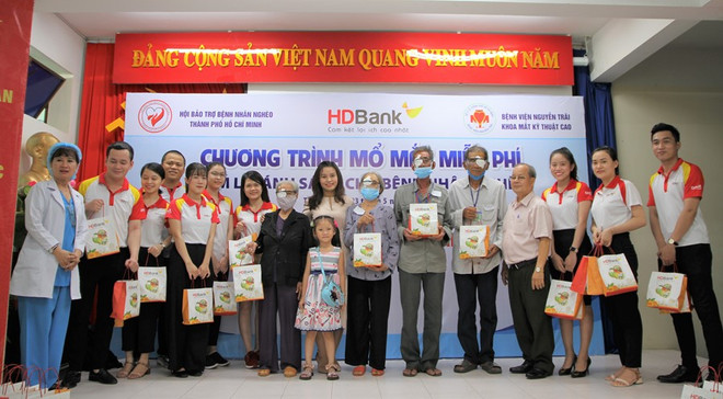 HDBank tiếp tục hành trình mang lại ánh sáng cho người nghèo ảnh 1
