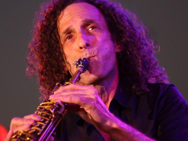 Huyền thoại saxophone Kenny G trình diễn một đêm duy nhất ở Hà Nội ảnh 1